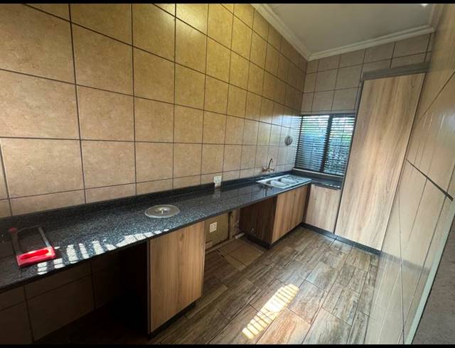 4 BEDROOM HOUSE FOR SALE IN AERORAND